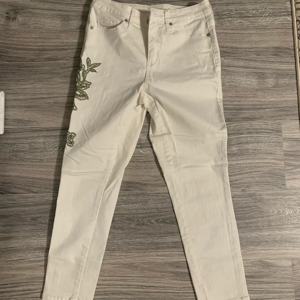 Universal tread skinny Jean with side detailing